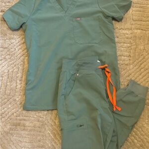 Figs Scrub Set with Orange Drawstring